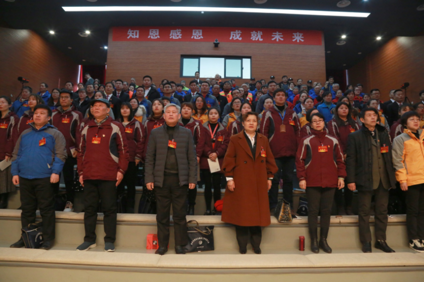 买球线上平台,买球（中国）2019年度工作动员大会---舞蹈《花开树恩》